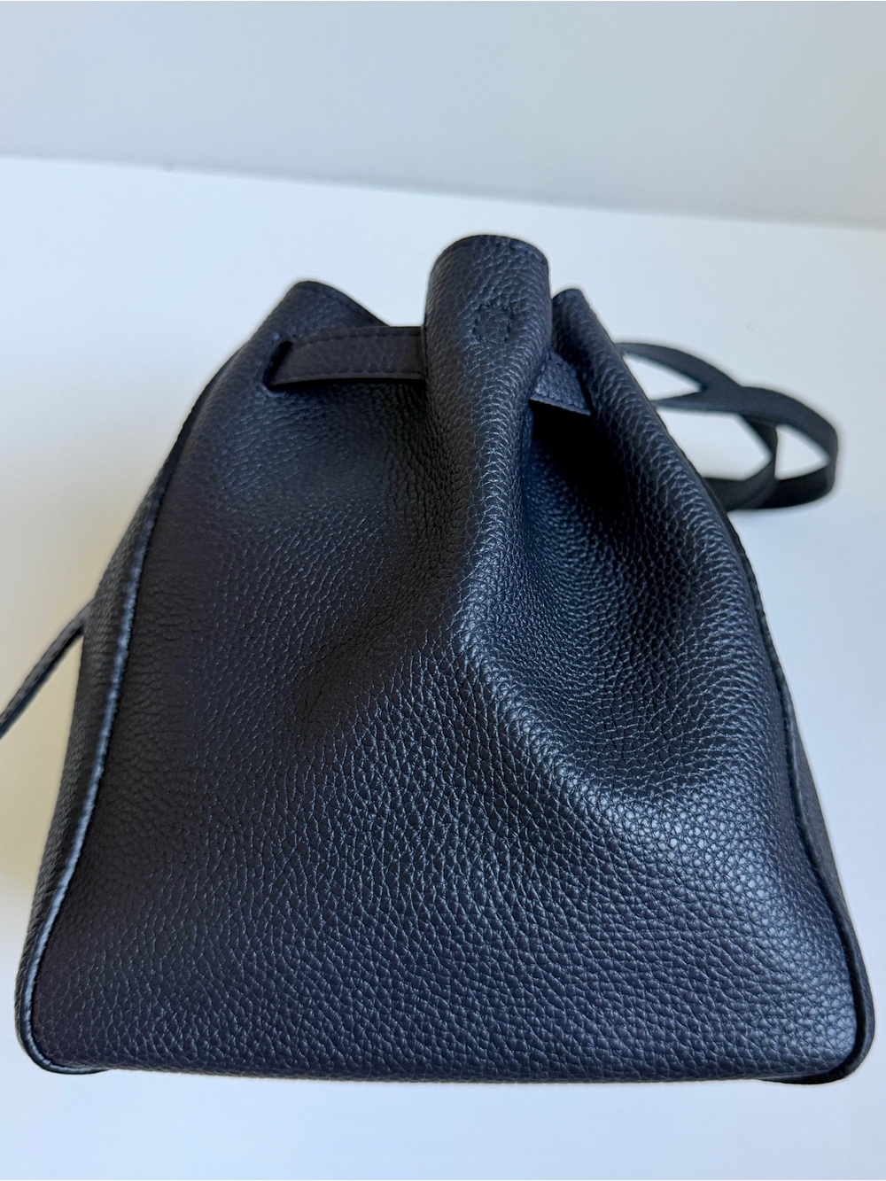DIVLOS Spain Olivia Navy Blue Pebbled Butter Leather Convertible Crossbody Bag - Picture 7 of 13